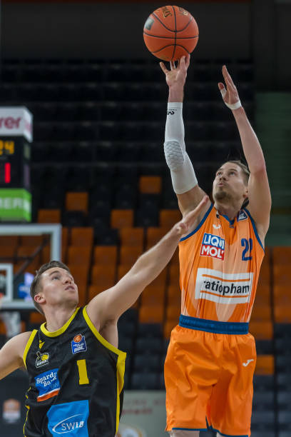 场比赛中以 场比赛中以